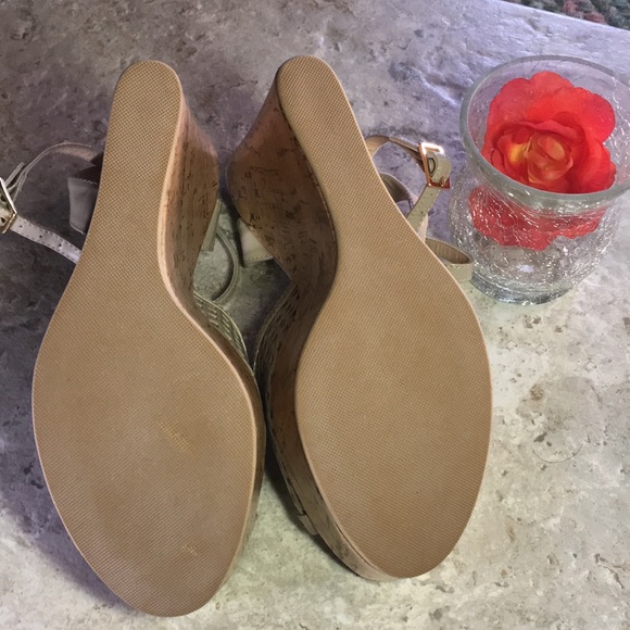 Dee Keller NWOT bone patent lthr platform Sz7 - Picture 6 of 8